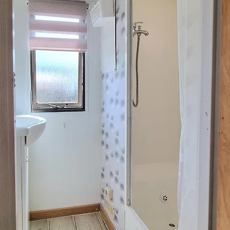 Mobile - Holenderski Przytulny, Wyposazony Z Ogrodzona Dzialka * Ustronie Morskie