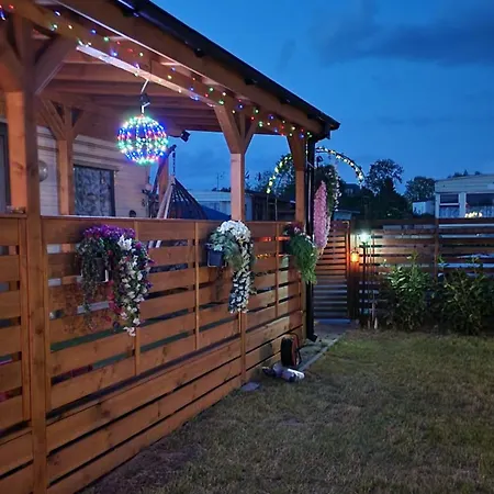 Dom wakacyjny Mobile - Holenderski Przytulny, Wyposazony Z Ogrodzona Dzialka Ustronie Morskie